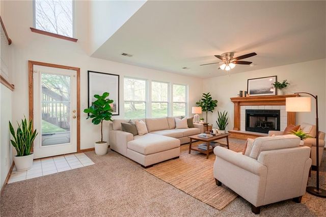 104 NE Stonebridge Court, Blue Springs, MO 64014