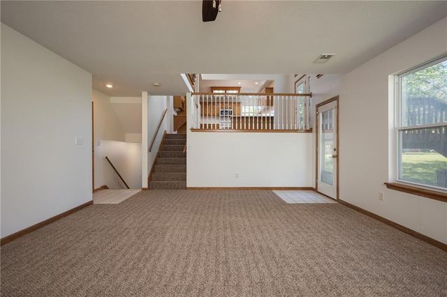 104 NE Stonebridge Court, Blue Springs, MO 64014
