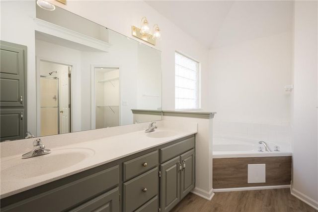 104 NE Stonebridge Court, Blue Springs, MO 64014