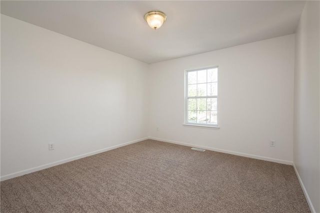 104 NE Stonebridge Court, Blue Springs, MO 64014