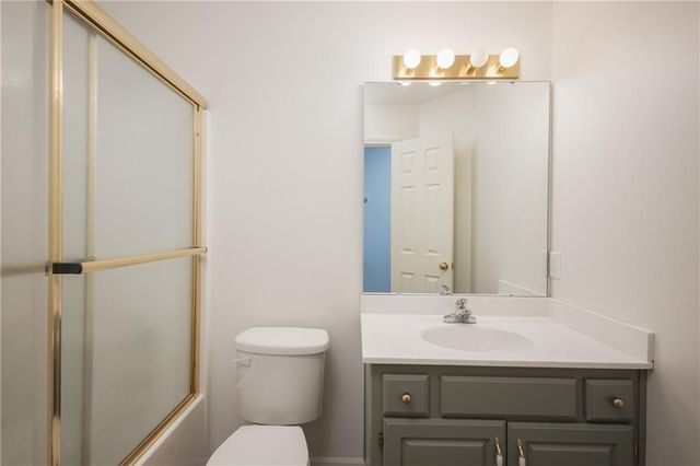 104 NE Stonebridge Court, Blue Springs, MO 64014