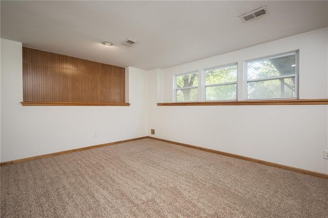 104 NE Stonebridge Court, Blue Springs, MO 64014