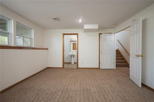 104 NE Stonebridge Court, Blue Springs, MO 64014