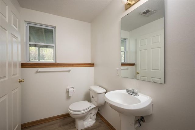 104 NE Stonebridge Court, Blue Springs, MO 64014