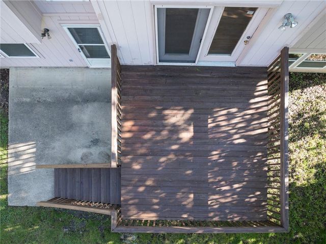 104 NE Stonebridge Court, Blue Springs, MO 64014