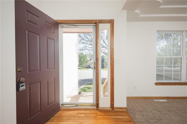 104 NE Stonebridge Court, Blue Springs, MO 64014