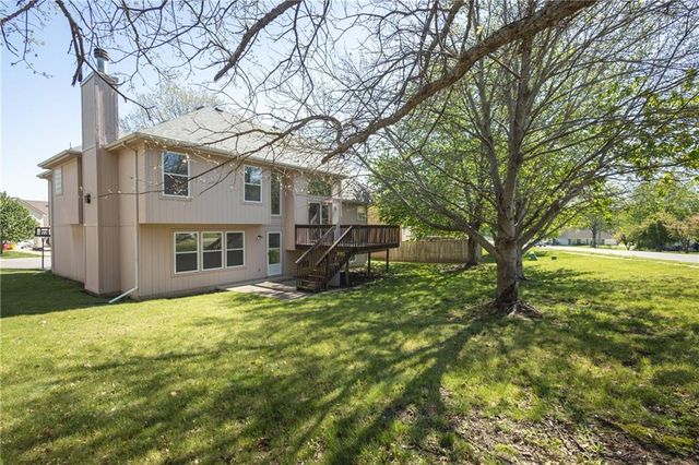 104 NE Stonebridge Court, Blue Springs, MO 64014