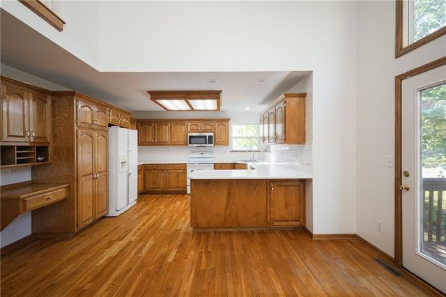 104 NE Stonebridge Court, Blue Springs, MO 64014