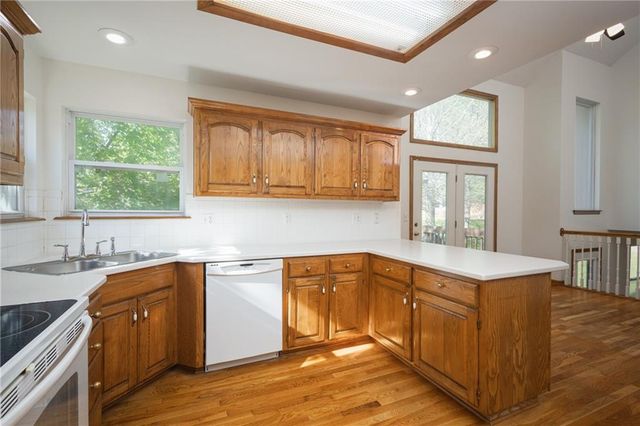 104 NE Stonebridge Court, Blue Springs, MO 64014