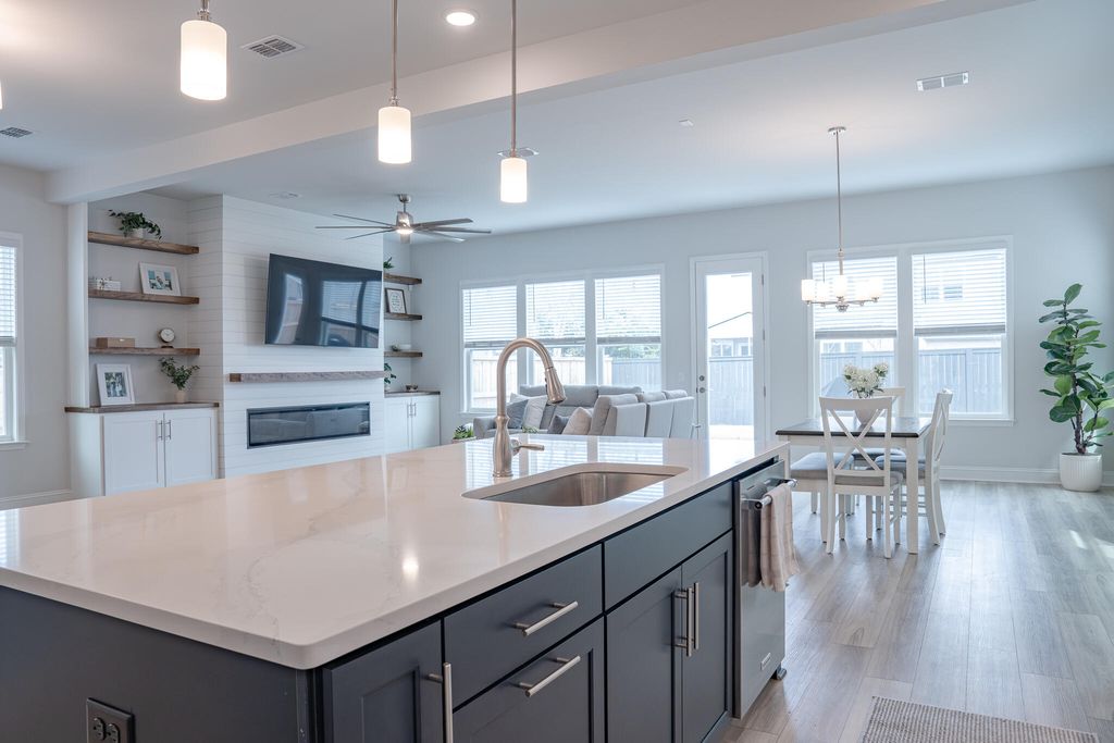 Image 11 of property listing at 4111 Collins Drive, Charleston, SC 29414