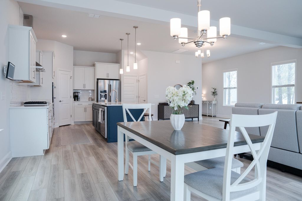 Image 22 of property listing at 4111 Collins Drive, Charleston, SC 29414