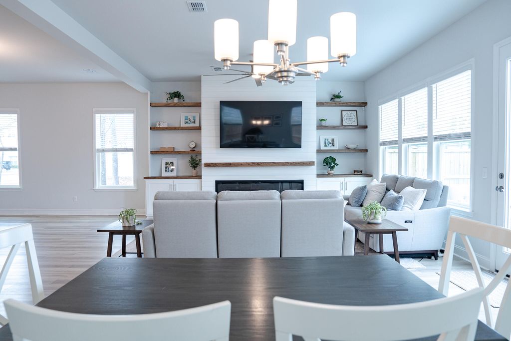 Image 23 of property listing at 4111 Collins Drive, Charleston, SC 29414