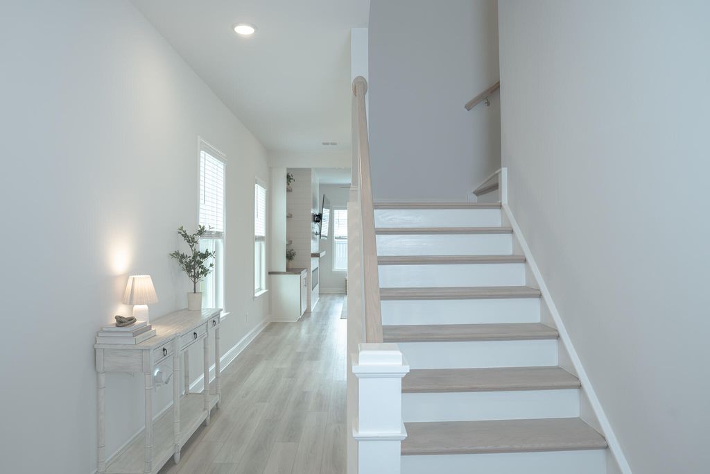 Image 5 of property listing at 4111 Collins Drive, Charleston, SC 29414