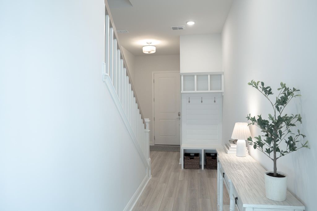 Image 6 of property listing at 4111 Collins Drive, Charleston, SC 29414