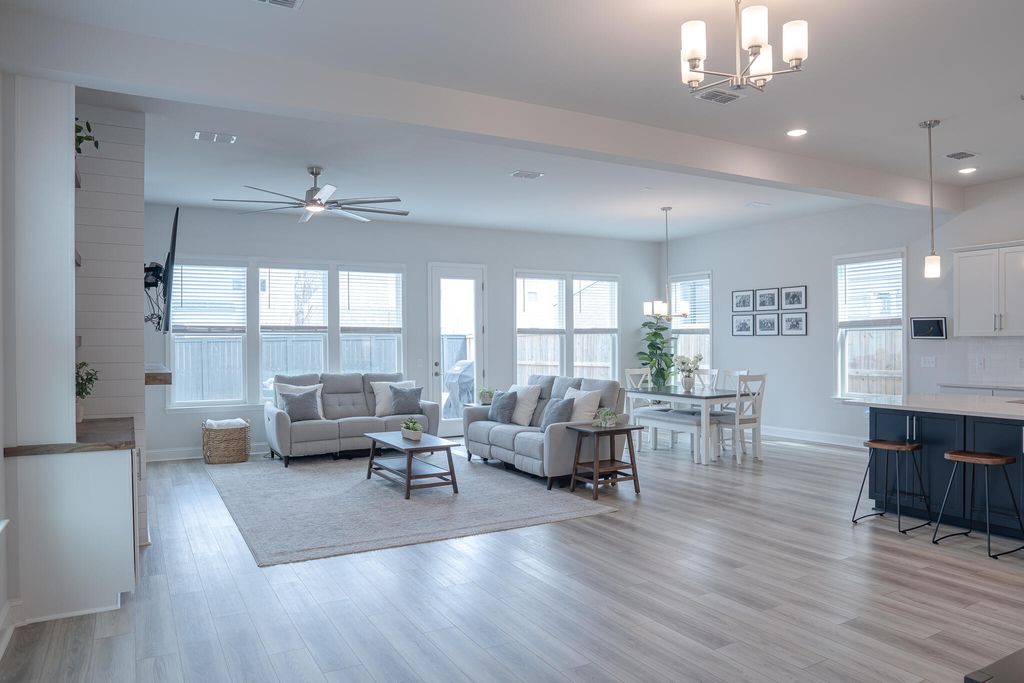 Image 9 of property listing at 4111 Collins Drive, Charleston, SC 29414