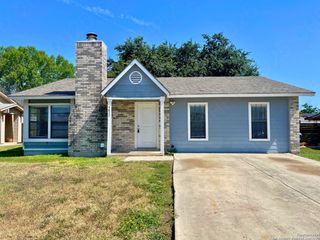 4827 BLUE SPRUCE DR, Kirby, TX 78219