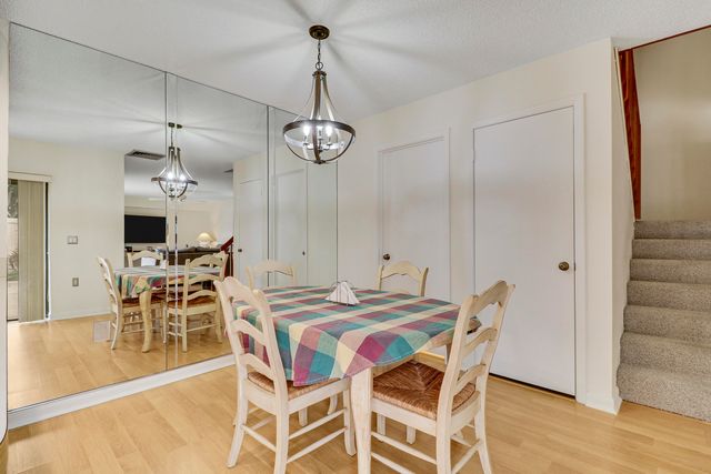 7126 71st Way, West Palm Beach, FL 33407