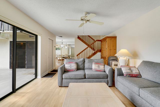 7126 71st Way, West Palm Beach, FL 33407