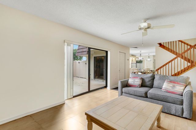 7126 71st Way, West Palm Beach, FL 33407