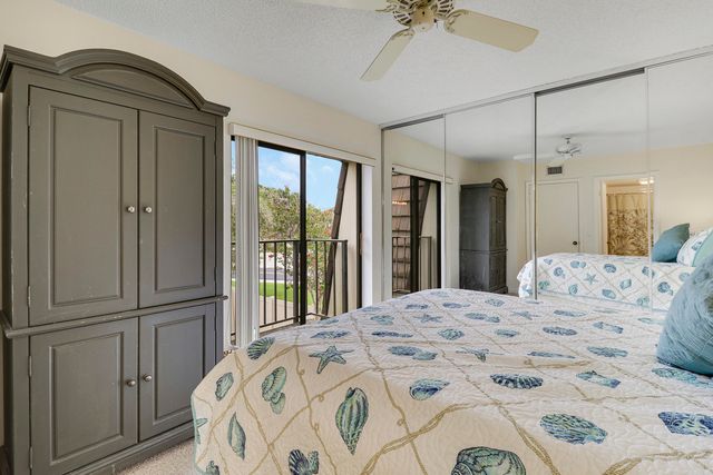 7126 71st Way, West Palm Beach, FL 33407
