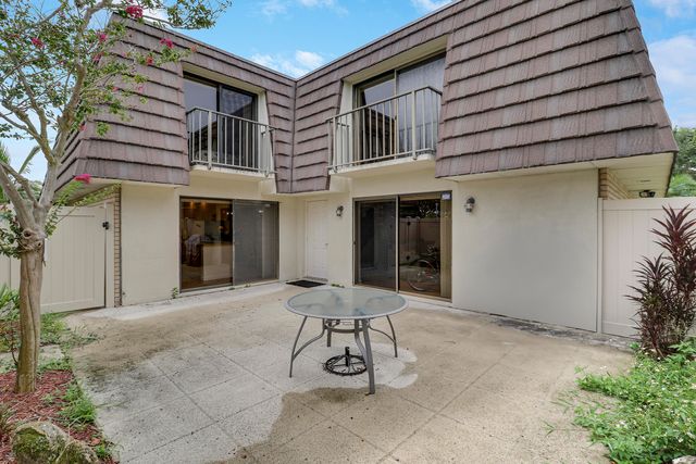 7126 71st Way, West Palm Beach, FL 33407