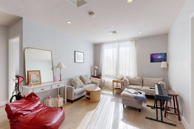 50 Symphony Rd 402, Boston, MA 02115