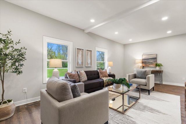 2185 Newark DRIVE, West Bend, WI 53090