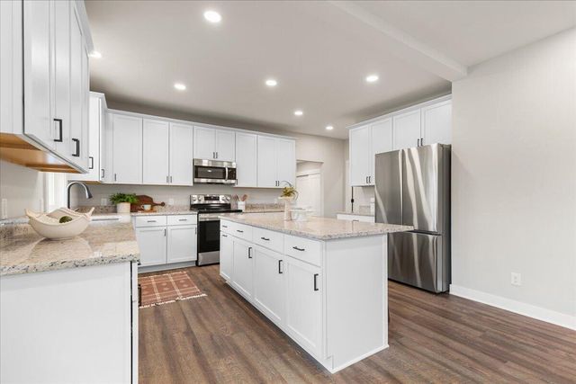 2185 Newark DRIVE, West Bend, WI 53090