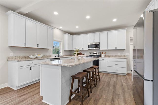 2185 Newark DRIVE, West Bend, WI 53090