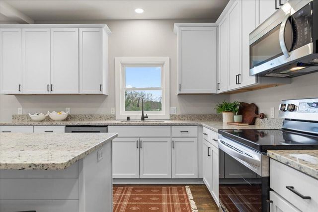2185 Newark DRIVE, West Bend, WI 53090