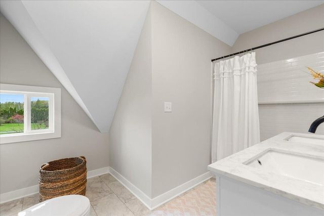 2185 Newark DRIVE, West Bend, WI 53090