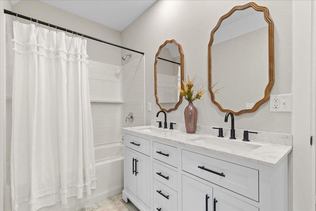 2185 Newark DRIVE, West Bend, WI 53090