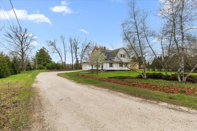 2185 Newark DRIVE, West Bend, WI 53090