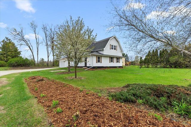 2185 Newark DRIVE, West Bend, WI 53090