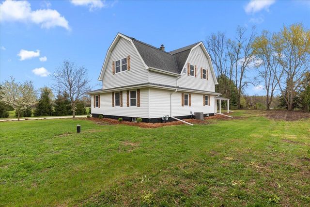 2185 Newark DRIVE, West Bend, WI 53090