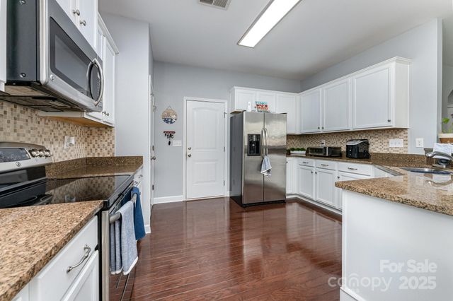 403 Knothole Lane, Charlotte, NC 28214