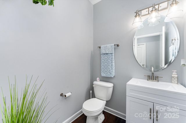 403 Knothole Lane, Charlotte, NC 28214