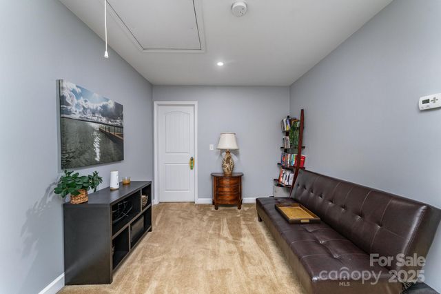 403 Knothole Lane, Charlotte, NC 28214