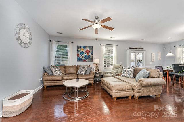 403 Knothole Lane, Charlotte, NC 28214