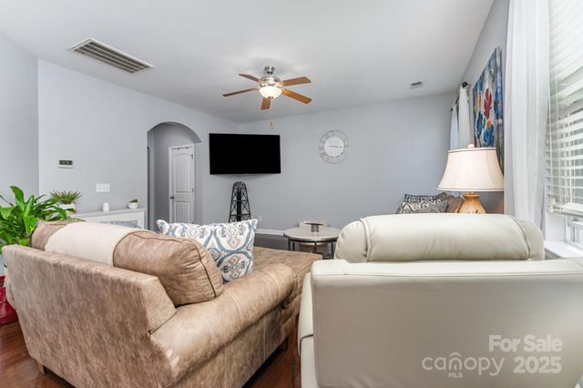 403 Knothole Lane, Charlotte, NC 28214