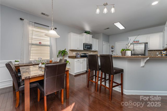 403 Knothole Lane, Charlotte, NC 28214