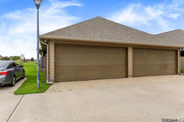 4242 Home Place Dr, Addis, LA 70710