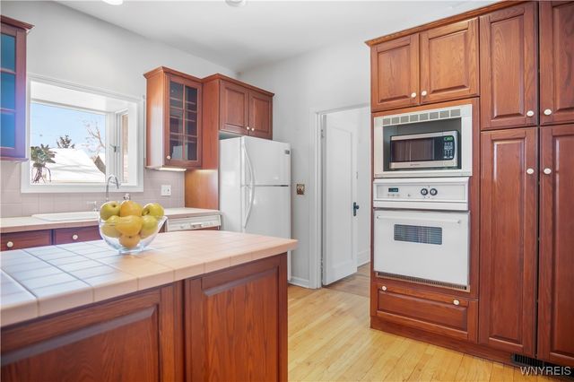 24 Admiral Road, Buffalo, NY 14216