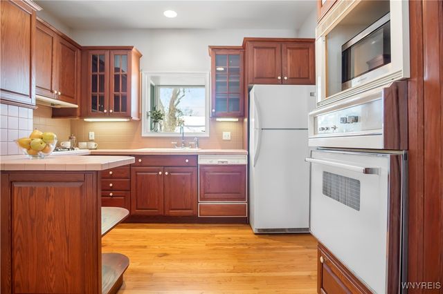 24 Admiral Road, Buffalo, NY 14216