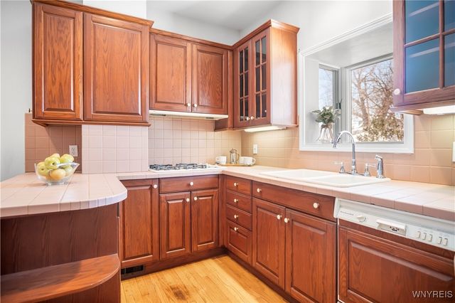 24 Admiral Road, Buffalo, NY 14216