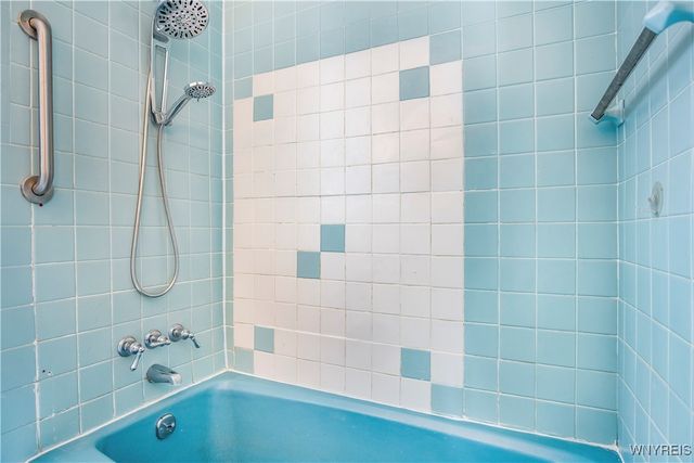 24 Admiral Road, Buffalo, NY 14216