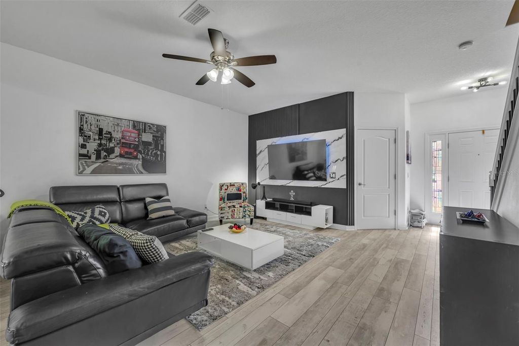 Image 8 of property listing at 2829 ADELAIDE COURT, Orlando, FL 32824