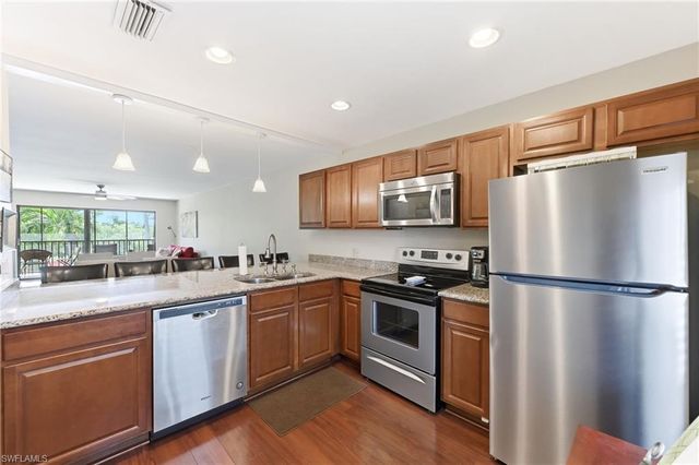 5725 Gage LN E301, Naples, FL 34113