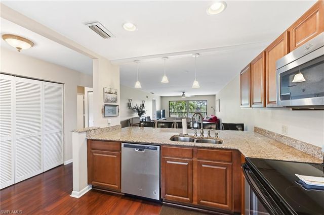 5725 Gage LN E301, Naples, FL 34113