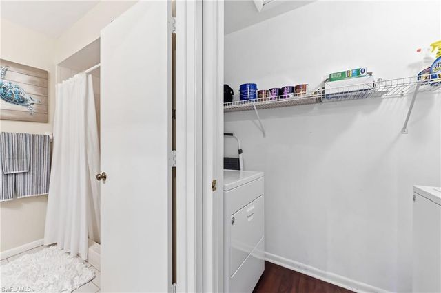 5725 Gage LN E301, Naples, FL 34113